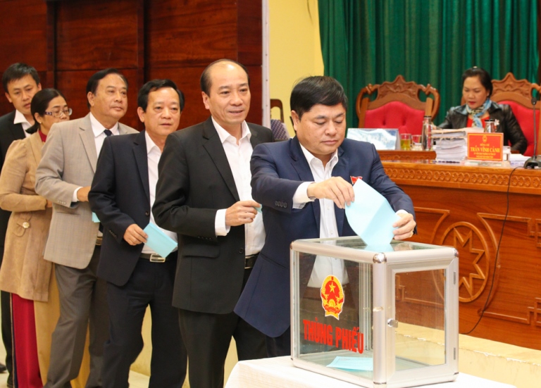 Tiến hành miễn nhiệm, bầu bổ sung Ủy viên UBND tỉnh khóa IX, nhiệm kỳ 2016 - 2021